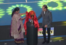 Photo of दिल्ली की मुख्यमंत्री ने आईपीबीएल ट्रॉफी का किया अनावरण, राष्ट्रीय राजधानी में लीग की ऐतिहासिक शुरुआत