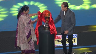 Photo of दिल्ली की मुख्यमंत्री ने आईपीबीएल ट्रॉफी का किया अनावरण, राष्ट्रीय राजधानी में लीग की ऐतिहासिक शुरुआत