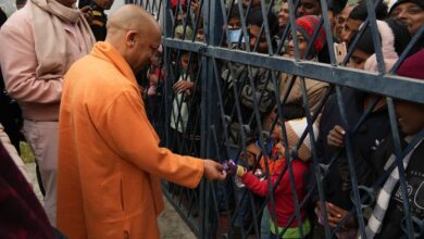 Photo of सीएम योगी से स्नेहाशीष व चॉकलेट पाकर प्रफुल्लित हुए बच्चे