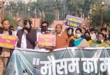 Photo of दिल्ली में प्रदूषण के बढ़ते स्तर पर विपक्षी गठबंधन के नेताओं का संसद परिसर में प्रदर्शन