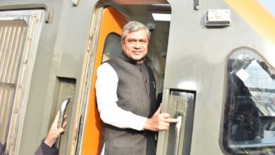 Photo of वंदे भारत ट्रेनों में स्थानीय व्यंजन परोसे जाएंगे , धीरे-धीरे सभी ट्रेनों में किया जाएगा लागू