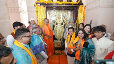Photo of कर्नाटक से अयोध्या आई सोने एवं हीरे से जड़ित प्रभु श्रीराम की प्रतिमा, किया गया अनावरण