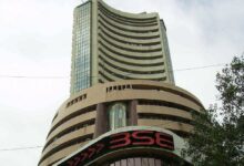 Photo of घरेलू शेयर बाजार ने निचले स्तर से की रिकवरी, मामूली गिरावट के साथ बंद हुए सेंसेक्स और निफ्टी