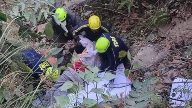 Photo of उत्तराखंड में शादी से लौट रहे परिवार की गाड़ी खाई में गिरी, 5 बारातियों की मौके पर मौत