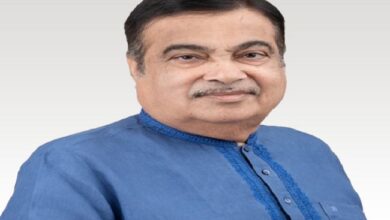 Photo of गडकरी, योगी सहित कई नेताओं ने जनरल विपिन रावत को दी श्रद्धांजलि