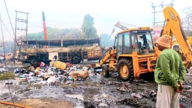 Photo of नेपाली तीर्थयात्रियों को ले जा रही बस उप्र. के बलरामपुर में दुर्घटनाग्रस्त, दो की मौत