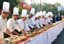 Photo of मप्र के भोपाल के आईएचएम ने रचा इतिहास, 269.9 फीट लंबा सैंडविच बनाकर दर्ज कराया रिकॉर्ड