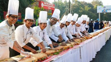 Photo of मप्र के भोपाल के आईएचएम ने रचा इतिहास, 269.9 फीट लंबा सैंडविच बनाकर दर्ज कराया रिकॉर्ड