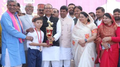 Photo of खेलों से भी बनाया जा सकता है भविष्य, मेहनत और धैर्य से अभ्यास की आवश्यकता : शिवराज सिंह