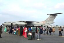 Photo of चक्रवात से तबाही के बाद कोलंबो में फंसे भारतीयों को लेकर वायु सेना का विमान पहुंचा तिरुवनंतपुरम