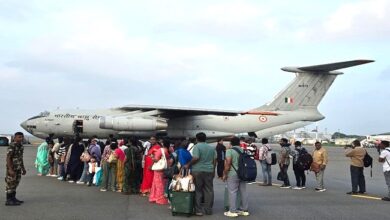 Photo of चक्रवात से तबाही के बाद कोलंबो में फंसे भारतीयों को लेकर वायु सेना का विमान पहुंचा तिरुवनंतपुरम