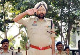 Photo of पंजाब के पटियाला में पूर्व आईजी अमर सिंह चहल ने खुद को गोली मारी, हालत गंभीर