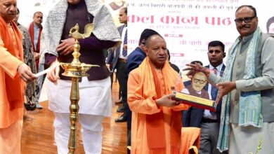 Photo of मुख्यमंत्री योगी आदित्यनाथ ने दीप जलाकर दी अटल जी को श्रद्धांजलि