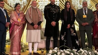 Photo of नीरज चोपड़ा–हिमानी मोर की रिसेप्शन पार्टी में पहुंचे पीएम मोदी, कपल को दिया आशीर्वाद