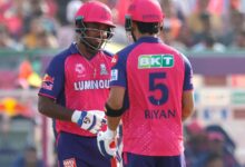 Photo of जब साथी हुए जुदा, संजू सैमसन के ट्रांसफर पर रियान पराग का दिल छू लेने वाला बयान