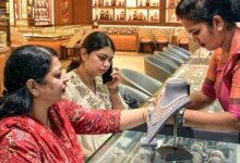 Photo of चांदी नया रिकॉर्ड बनाकर मुनाफावसूली के कारण ऊपरी स्तरों से फिसली