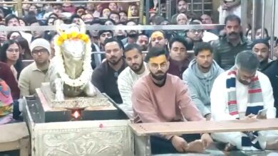 Photo of निर्णायक वनडे से पहले विराट कोहली और कुलदीप यादव ने लिया महाकाल का आशीर्वाद