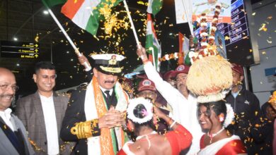 Photo of भारतीय नौसेना प्रमुख पहुंचे रांची, एयरपोर्ट पर भव्य स्वागत