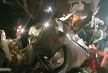 Photo of महाराष्ट्र के सोलापुर में तेज रफ्तार कार पेड़ से टकराई, पांच की मौत