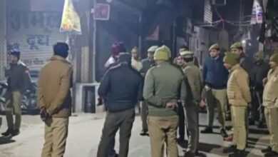 Photo of होटल पर खाना लेने गए तीन लोगों पर हमला, दो की मौत