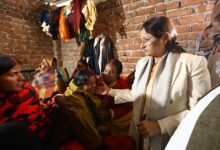 Photo of लापता अंश–अंशिका के परिजनों से मिलीं केंद्रीय मंत्री अन्नपूर्णा देवी, पुलिस की कार्यशैली पर उठाए सवाल