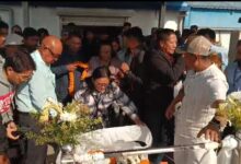 Photo of प्रशांत तामांग का पार्थिव शरीर बागडोगरा एयरपोर्ट पहुंचा, अंतिम दर्शन काे उमड़ी भीड़