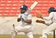 Photo of रणजी ट्रॉफी में सरफराज खान ने खेली एक और ऐतिहासिक पारी, 206 गेंदों में लगाया शानदार दोहरा शतक