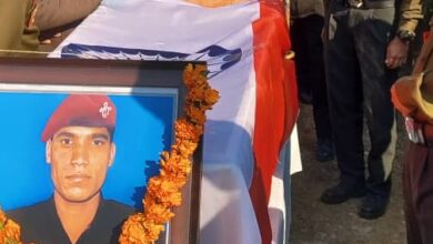 Photo of कश्मीर में आतंकियों की गोली से वीरगति पाने वाले गजेंद्र गढ़िया को सैन्य सम्मान के साथ दी गई अंतिम विदाई