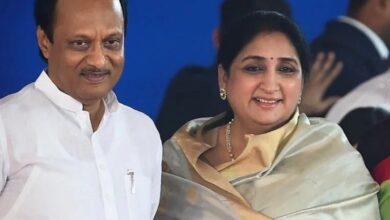 Photo of अजित पवार की पत्नी सुनेत्रा पवार, बहन सुप्रिया सुले पुणे रवाना