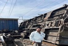 Photo of छत्तीसगढ़ के एमसीबी जिले के दर्रीटोला रेलवे स्टेशन के पास मालगाड़ी के दो डिब्बे पलटे, रेल मार्ग अवरुद्ध