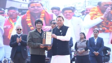 Photo of मुख्यमंत्री धामी ने ‘उत्तराखंड महोत्सव रोहिणी सीजन–02’ में लोक कलाकारों का किया उत्साहवर्धन