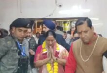 Photo of दिल्ली की मुख्यमंत्री रेखा गुप्ता पहुंची दतिया, पीतांबरा पीठ में पूजन कर सुख-समृद्धि की कामना की