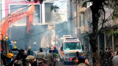 Photo of हैदराबाद में फर्नीचर दुकान में भीषण आग, महिला व दो बच्चों समेत पांच लोगों की मौत