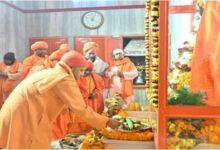 Photo of सीएम योगी आदित्यनाथ ने अर्पित की गुरु गोरखनाथ को आस्था की खिचड़ी