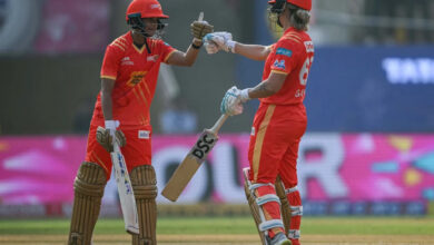 Photo of एश्ले गार्डनर के 65 रन, गेंदबाजों का जलवा : गुजरात जायंट्स ने यूपी वॉरियर्ज को हराया