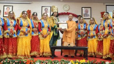Photo of अलग भाषाएं, अलग कलाएं व अलग परंपराएं, फिर भी सभी का भाव एक – “एक भारत-श्रेष्ठ भारत”: मुख्यमंत्री योगी आदित्यनाथ