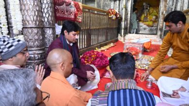 Photo of भाजपा के राष्ट्रीय अध्यक्ष नितिन नवीन ने मुख्यमंत्री याेगी के साथ किए बांके बिहारी के दर्शन