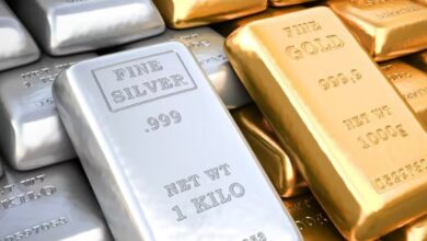 Photo of सर्राफा बाजार में महंगा हुआ सोना, चांदी के भाव में गिरावट जारी