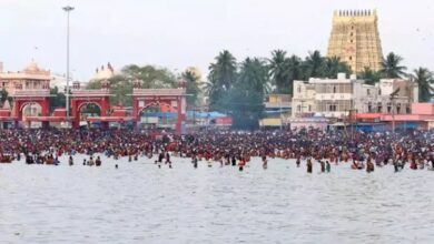 Photo of थाई अमावस्या पर पितरों के लिए तर्पण लिए रामेश्वरम में उमड़े श्रद्धालु