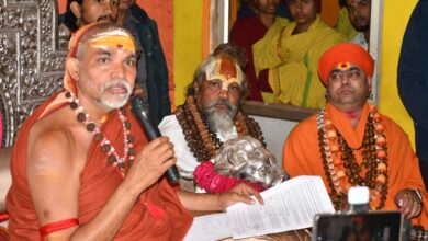 Photo of अविमुक्तेश्वरानंद ने गाय काे राज्यमाता का दर्जा देने और यूपी से गाेमांस निर्यात पर प्रतिबंध लगाने के लिए याेगी सरकार काे दिया 40 दिन का अल्टीमेटम