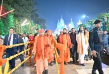 Photo of गुरु गोरखनाथ का दर्शन कर गायक बादशाह ने की सीएम योगी से शिष्टाचार भेंट