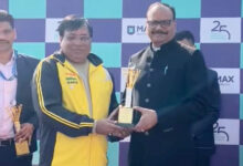 Photo of डॉ. आनंद किशोर पाण्डेय खेल सुविधा प्रबंधन में उल्लेखनीय योगदान के लिए सम्मानित