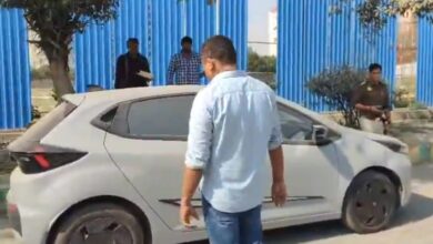 Photo of वैलेंटाइन- डे पर प्रेमी युगल ने गोली मारकर की आत्महत्या, कार में मिला दोनों का शव