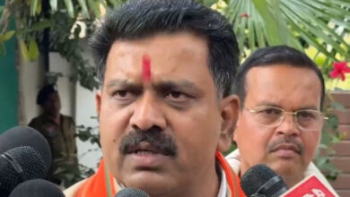 Photo of टॉप नक्सल कमांडर 25 लाख के इनामी देवजी ने 16 साथियों के साथ समर्पण किया