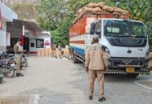 Photo of झांसी में चेकिंग के दाैरान पकड़ी गई 503 पेटी अंग्रेजी शराब, ट्रक चालक फरार