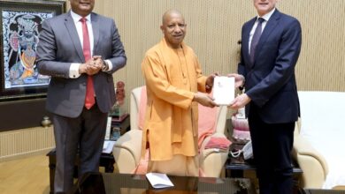 Photo of सिंगापुर की कम्पनी ‘एपी मोलर माएर्स्क के प्रमुख ने की मुख्यमंत्री योगी से मुलाकात, निवेश विस्तार पर हुई चर्चा