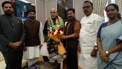 Photo of तेलंगाना के मुख्यमंत्री ने रक्षा मंत्री से की मुलाकात