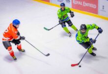 Photo of रॉयल एनफ़ील्ड आइस हॉकी लीग के तीसरे सीज़न में हुमास वॉरियर्स की क्लीन-शीट जीत से वे तालिका में शीर्ष पर कायम