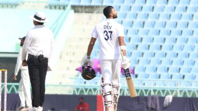 Photo of पडिक्कल का पहला दोहरा शतक, 689 रन के साथ कर्नाटक मजबूत स्थिति में