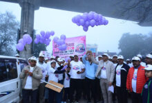 Photo of डॉ विवेक मल्होत्रा और डॉ मोनिका मल्होत्रा ने आ​योजित की कैंसर जागरूकता वॉक